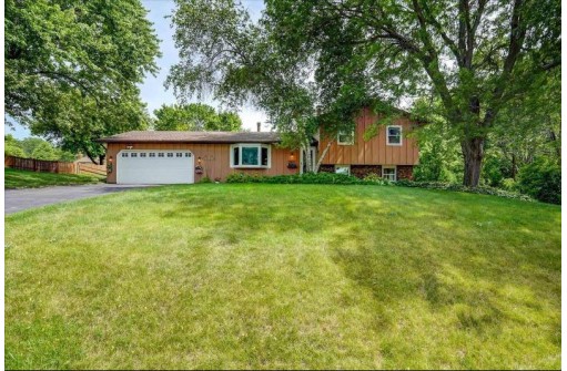 2828 Nashua Ln, Cottage Grove, WI 53527