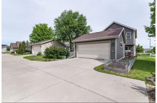 6137 Dominion Dr, Madison, WI 53718