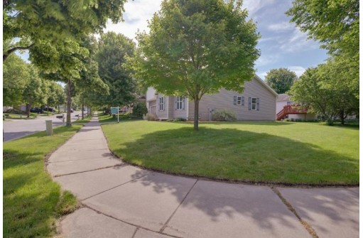 5401 Penny Ln, Madison, WI 53718