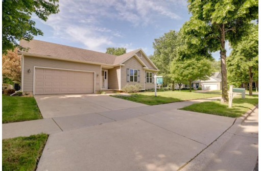 5401 Penny Ln, Madison, WI 53718