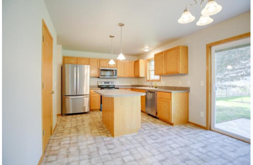 5401 Penny Ln, Madison, WI 53718