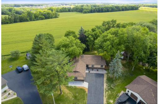 616 Shagbark Ln, DeForest, WI 53532