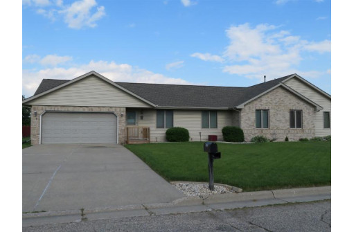 2306 Meadowlark Dr, Janesville, WI 53546