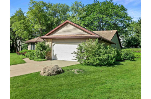 2875 Ascot Ct, Fitchburg, WI 53711