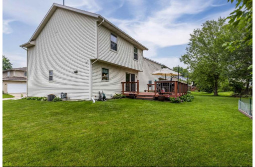 6100 White Pine Way, Fitchburg, WI 53719