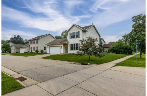 6100 White Pine Way, Fitchburg, WI 53719