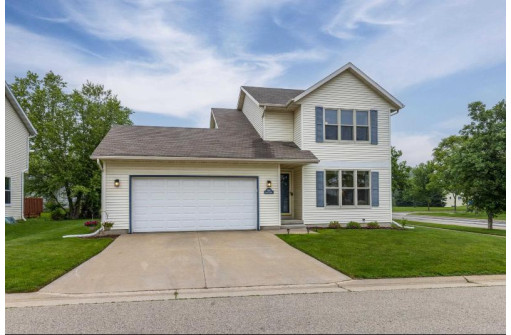 6100 White Pine Way, Fitchburg, WI 53719