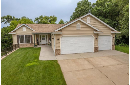 1731 Valley View Dr, Baraboo, WI 53913