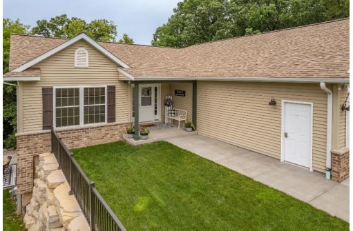 1731 Valley View Dr, Baraboo, WI 53913