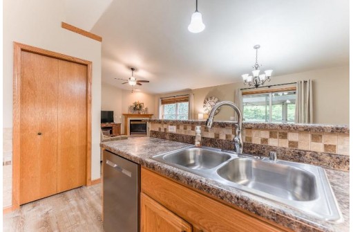 1731 Valley View Dr, Baraboo, WI 53913