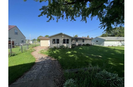 914 29th Ave, Monroe, WI 53566