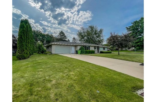 301 Farwell Rd, Beaver Dam, WI 53916