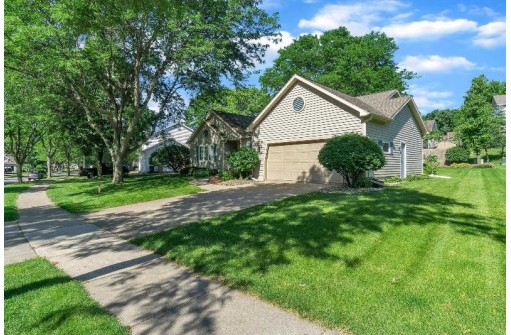 1210 Wayridge Dr, Madison, WI 53704