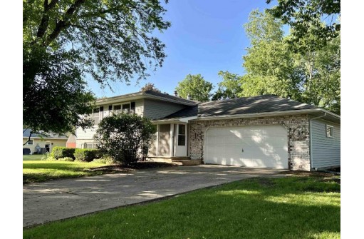 4506 Village Ln, Madison, WI 53704