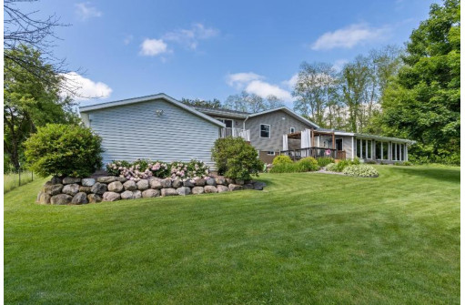 W10225 Wells Rd, Lodi, WI 53555