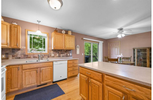 2767 Sunflower Dr, Fitchburg, WI 53711