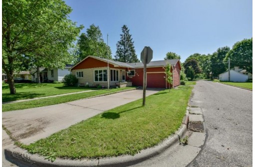 430 Monroe St, Sauk City, WI 53583