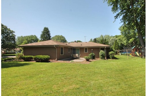 332 Rosewood Dr, Janesville, WI 53548