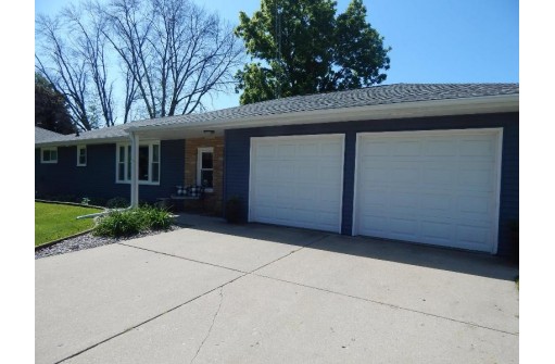 713 Rock River Ave, Waupun, WI 53963-1242