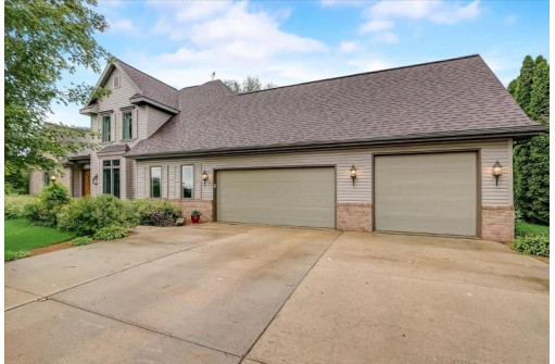 8607 Stonebrook Cir, Middleton, WI 53562