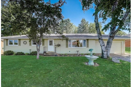 415 Patrick Ave, Waunakee, WI 53597