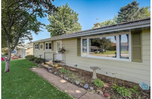 415 Patrick Ave, Waunakee, WI 53597