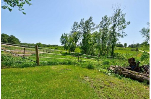 N9653 County Road J, New Glarus, WI 53516