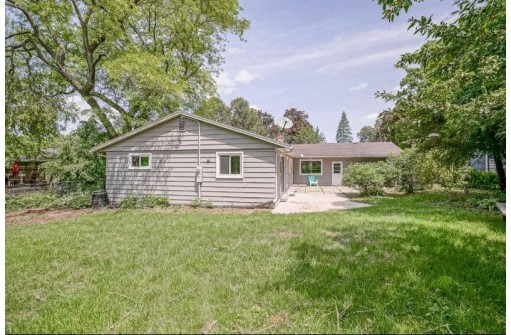 4921 Woodburn Dr, Madison, WI 53711