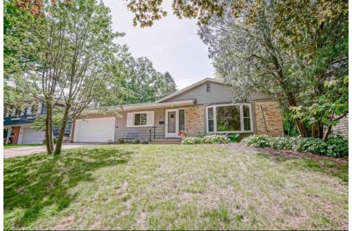 4921 Woodburn Dr, Madison, WI 53711