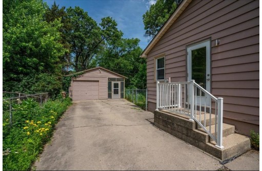 1202 Temkin Ave, Madison, WI 53705