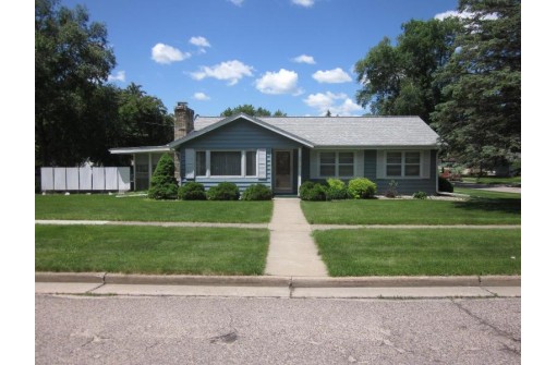 815 Camp St, Baraboo, WI 53913