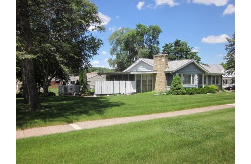 815 Camp St, Baraboo, WI 53913