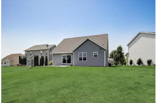 412 Wakeman Cir, Lake Mills, WI 53551