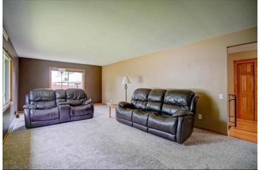 111 Winston Way, Waunakee, WI 53597