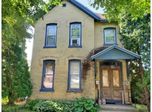 208 W Pleasant St Portage, WI 53901