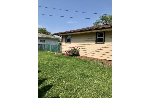 62 S Lexington Dr, Janesville, WI 53545