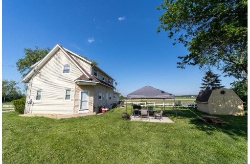 34001 Hill Valley Dr, East Troy, WI 53120