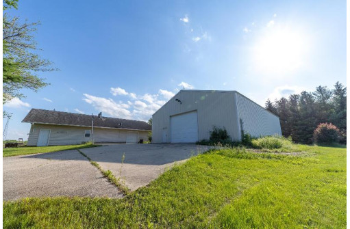 34001 Hill Valley Dr, East Troy, WI 53120