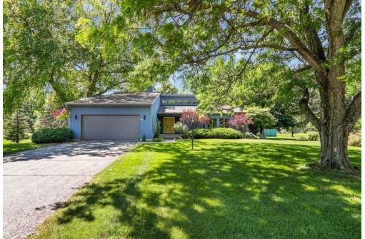 3569 Wynter Ln, Madison, WI 53704