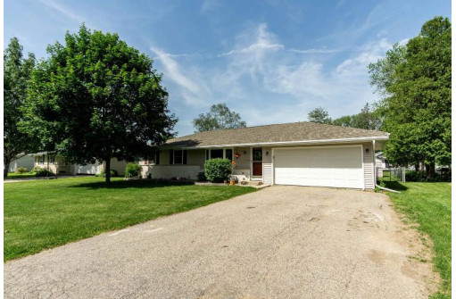 1507 Clover Ln, Janesville, WI 53545