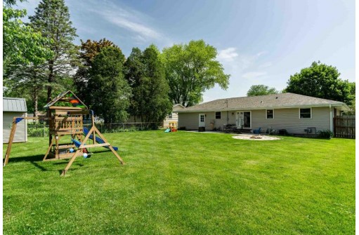 1507 Clover Ln, Janesville, WI 53545