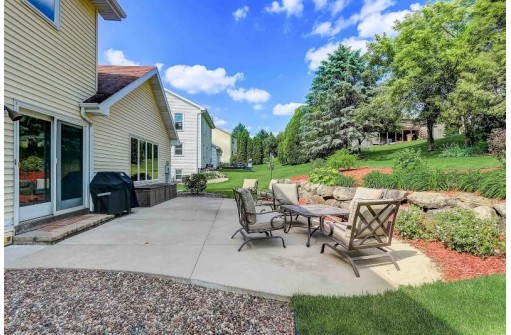 17 Maple Grove Ct, Madison, WI 53719-1545