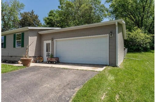 104 Holtz St, Rock Springs, WI 53961