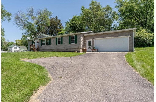 104 Holtz St, Rock Springs, WI 53961