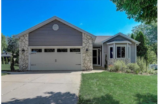 1 Spear Cir, Madison, WI 53713