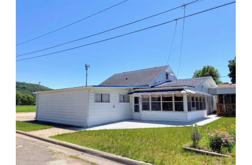 731 N Michigan St, Prairie Du Chien, WI 53821