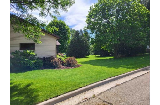 837 3rd Ave, New Glarus, WI 53574