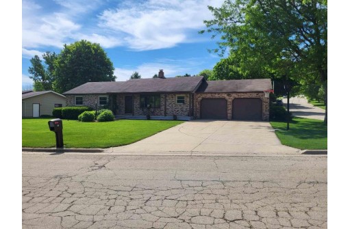 837 3rd Ave, New Glarus, WI 53574