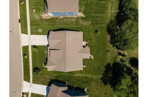 713 Maple Dr, Mount Horeb, WI 53572