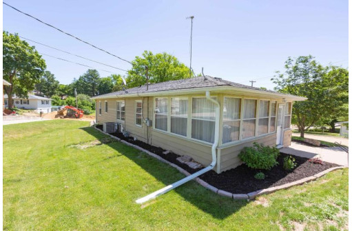 632 E North St, Darlington, WI 53530